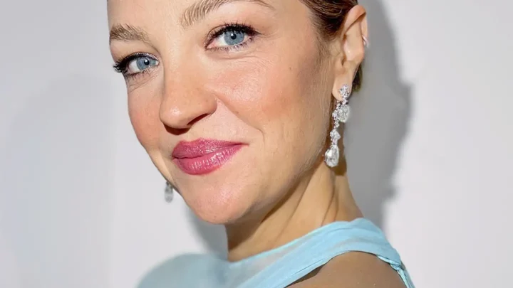 Abby Elliott Biography: Sister, Children, TV Series, Films, Height, Parents, Age, Net Worth, Husband, Awards