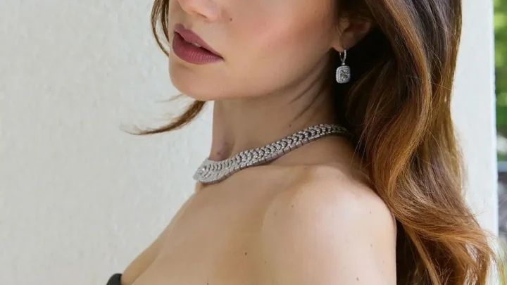 Molly Gordon Biography: TV Series, Movies, Height, Parents, Age, Net Worth, Siblings, Boyfriend