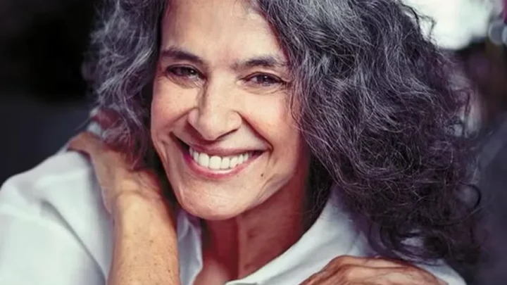 Simone (singer) Biography: Husband, Age, Net Worth, Siblings, Parents, Height, Children, Movies, TV Series, Awards, Songs