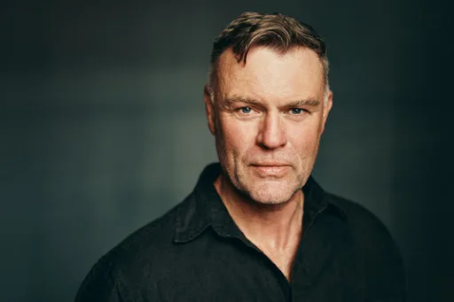 Julian Lewis Jones Biography: Age, Career, Net Worth, Wife, Children, Movies, Ethnicity