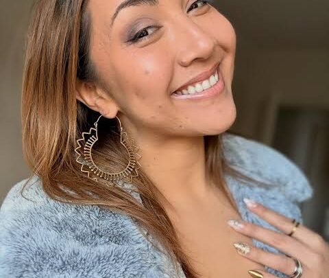 Aina Cook Biography: Album, Ethnicity, Parents, Instagram, Net Worth, Songs, Age