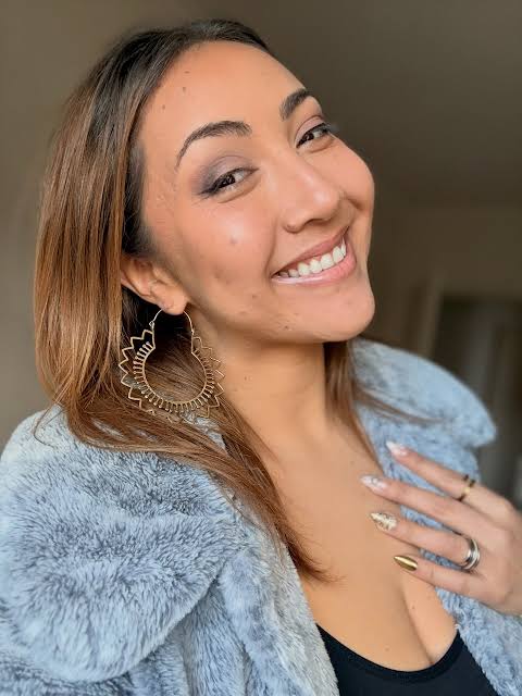 Aina Cook Biography: Album, Ethnicity, Parents, Instagram, Net Worth, Songs, Age