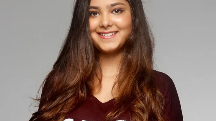 Shraddha Sharma Biography: Age, Height, Net Worth, Parents, Boyfriend, Songs, Albums, Wiki