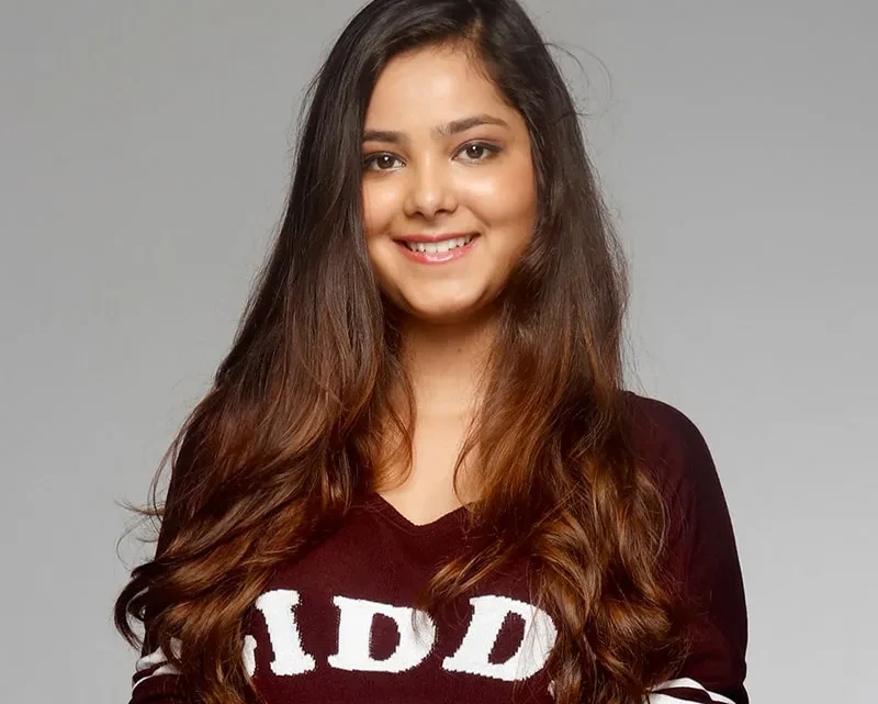 Shraddha Sharma Biography: Age, Height, Net Worth, Parents, Boyfriend, Songs, Albums, Wiki