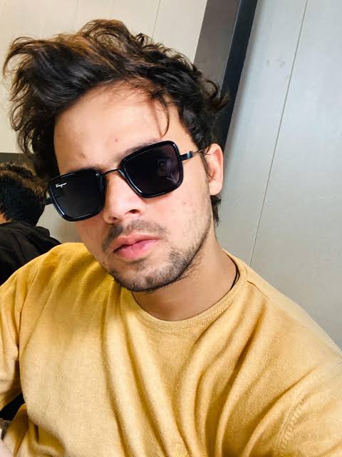 Zayn Saifi Biography: Age, Net Worth, Parents, Height, Girlfriend, Round2hell, YouTube, Wiki