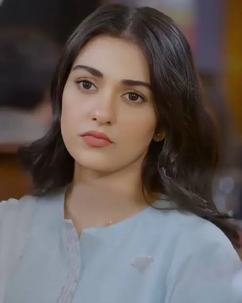 Sarah Khan Biography: Ethnicity, Parents, Instagram, Net Worth, Age, Movies, Height, Awards