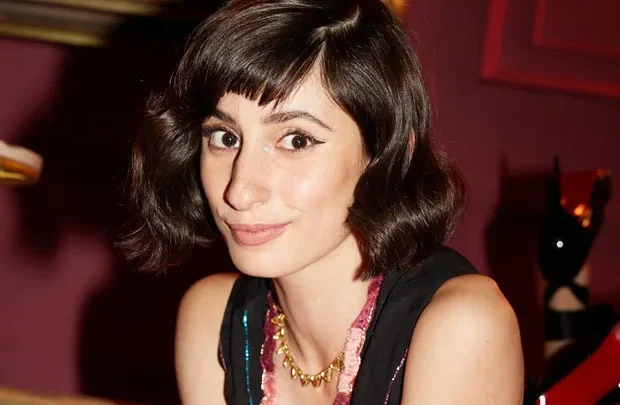 Aditi Saigal Biography: Real Name, Age, Net Worth, Parents, Height, Movies, Songs, Career, Husband