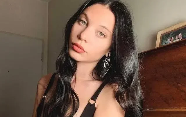 Valen Madanes Biography: Ethnicity, Parents, Instagram, Net Worth, Songs, Age, Boyfriend