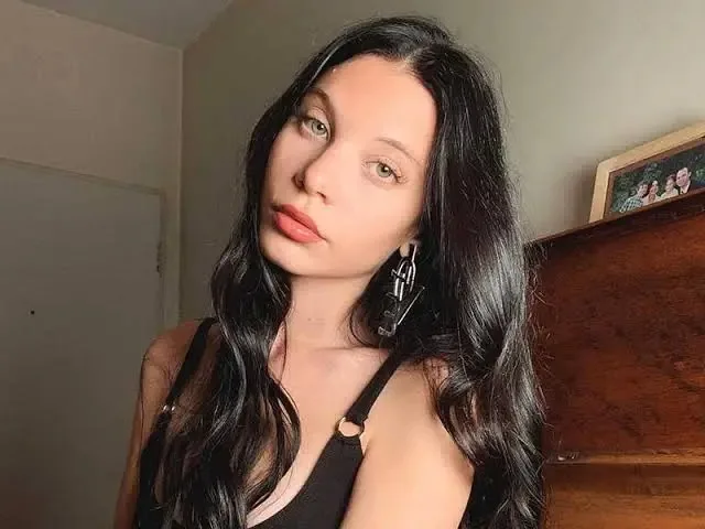 Valen Madanes Biography: Ethnicity, Parents, Instagram, Net Worth, Songs, Age, Boyfriend