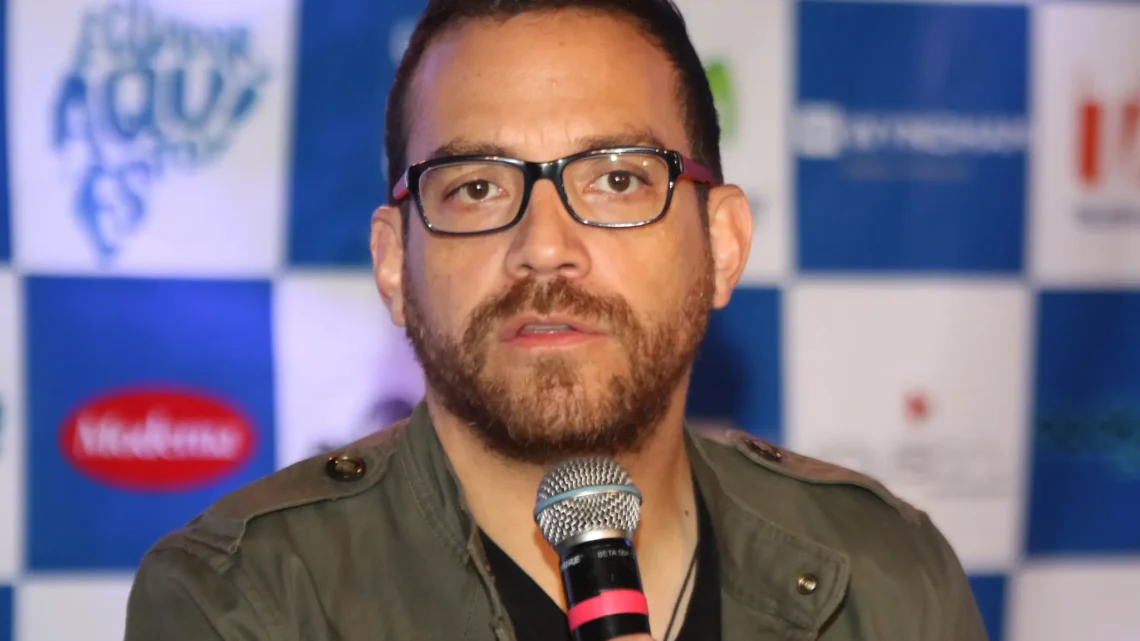 Juan Fernando Velasco Bio: Age, Songs, Net Worth, Albums, Height, Parents, Daughter, Nationality