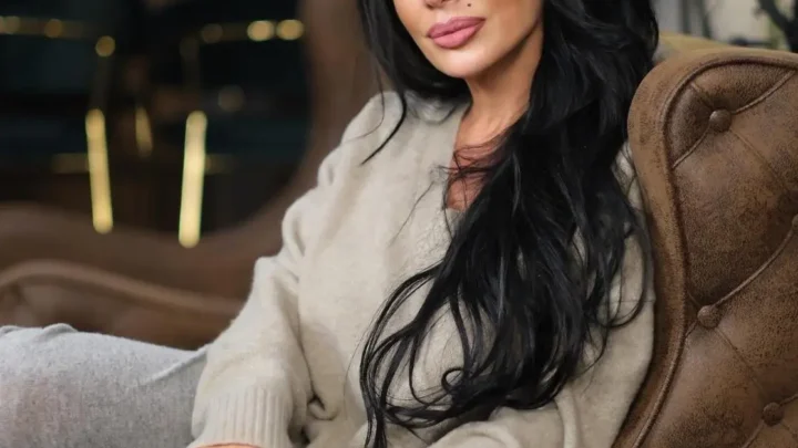 Lela Tsurtsumia Biography: Age, Husband, Albums, Height, Net Worth, Nationality, Parents, Kids