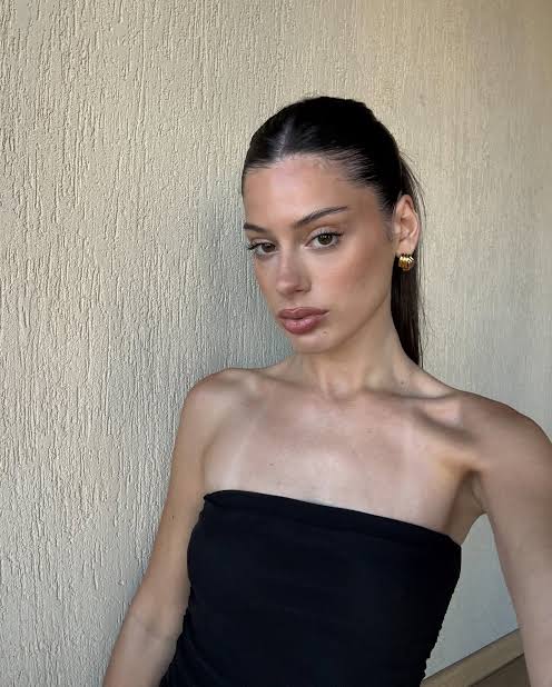 Sofía Santos Biography: Instagram, Net Worth, Age, Height, Ethnicity, Parents