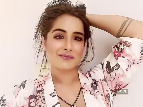 Shweta Mehta Bio: MTV Roadies Win, Age, Net Worth, Accident Recovery, Movies, Height, Career, Spouse