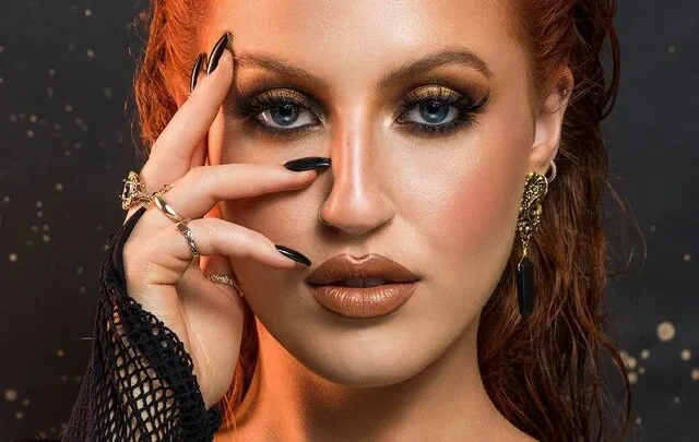 Keilidh Cashell Bio: Age, Net Worth, Height, Parents, Nationality, Boyfriend, Makeup Brand, YouTube