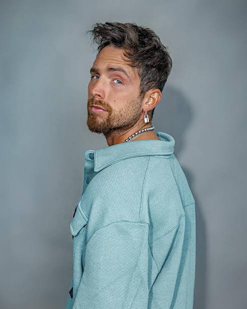 Maxi Espíndola Biography: Net Worth, Movies, Age, Height, Ethnicity, Songs, Parents, Awards