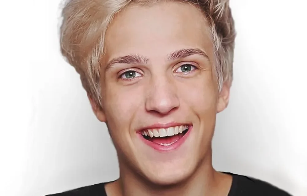 Martin Carev Biography: Age, Girlfriend, Height, Net Worth, Parents, YouTube, Wiki