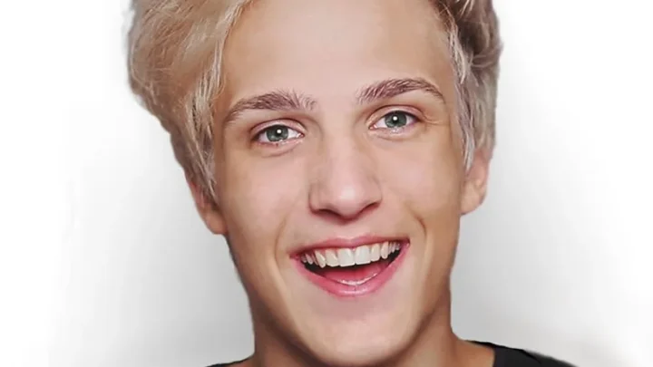 Martin Carev Biography: Age, Girlfriend, Height, Net Worth, Parents, YouTube, Wiki