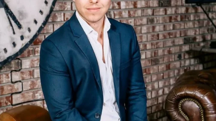 Graham Stephan Biography: Age, Wife, Parents, Height, Net Worth, Real Estate, YouTube, Podcast