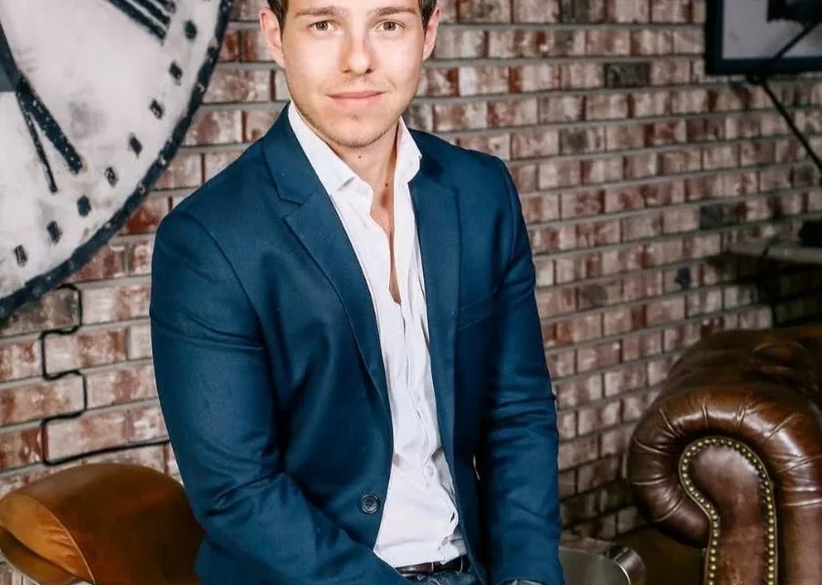 Graham Stephan Biography: Age, Wife, Parents, Height, Net Worth, Real Estate, YouTube, Podcast