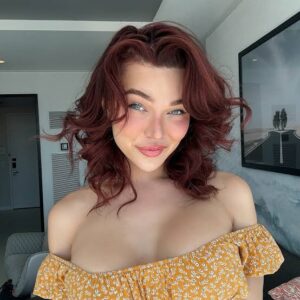 Emma Rose Biography: OnlyFans, Age, Ethnicity, Net Worth, Parents