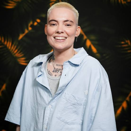 Roxane Bruneau Biography: Awards, Instagram, Net Worth, Age, Songs, Height, Parents, Religion, Boyfriend