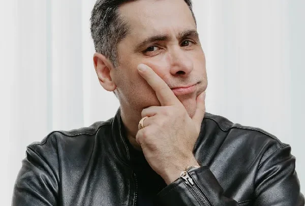 Flavio Augusto da Silva Biography: Wife, Age, Children, Parents, Net Worth, Height, Wise Up, Books, Speaker