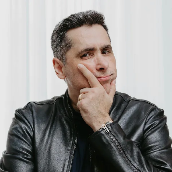 Flavio Augusto da Silva Biography: Wife, Age, Children, Parents, Net Worth, Height, Wise Up, Books, Speaker