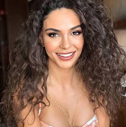 Ebru Şahin Biography: Books, Age, Husband, Movies, Ethnicity, Religion, Awards, Parents, Height, Net Worth