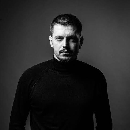 Elgit Doda Biography: Son, Ethnicity, Parents, Instagram, Songs, Wife, Net Worth, Height, Religion