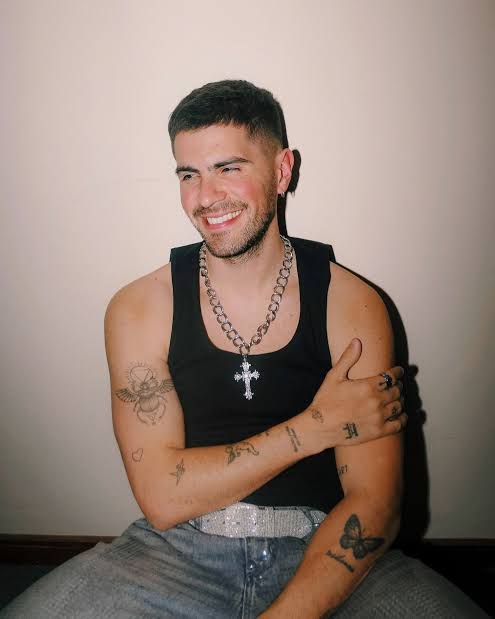 Fer Vázquez Biography: Ethnicity, Age, Net Worth, Songs, Parents, Height, Girlfriend, Religion