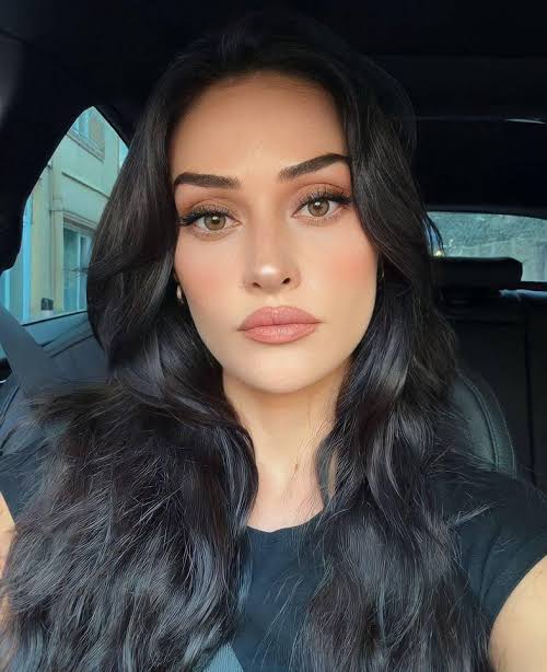 Esra Bilgiç Biography: Awards, Ethnicity, Boyfriend, Age, Parents, Net Worth, Instagram, Movies, Height