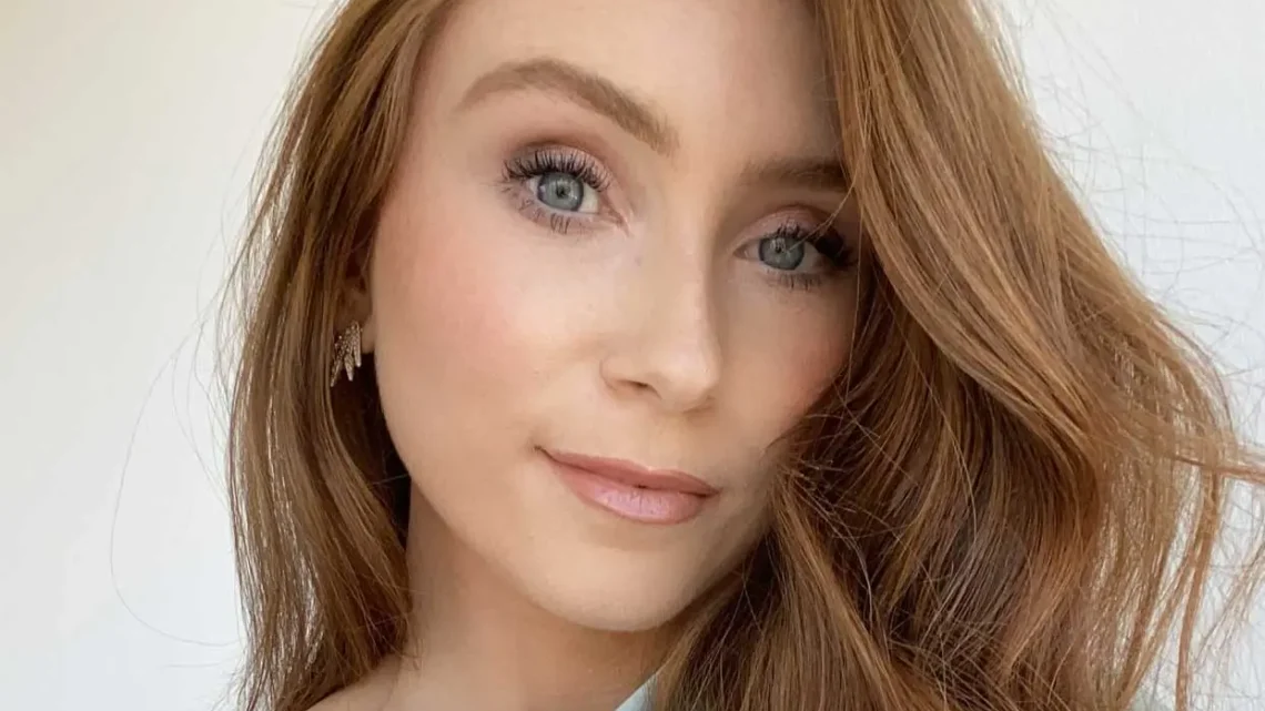 Erika Fox Biography: Instagram, Net Worth, Age, Retro Flame, Height, Ethnicity, Religion, Boyfriend