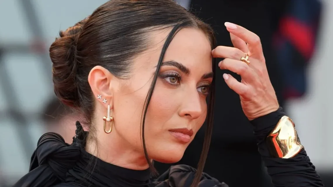 Giulia Valentina Biography: Ethnicity, Runway, Instagram, Net Worth, Children, Boyfriend, Height, Age