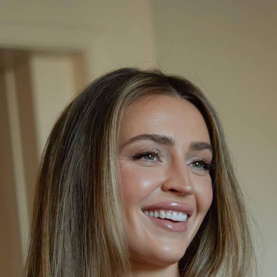 Allana Davison Biography: Fiancé, Net Worth, Age, Height, Parents, Instagram, Parents, Nationality