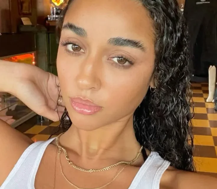 Eloise Dufka Biography: Age, Boyfriend, Career, Net Worth, TikTok, Amazon Prime, Education