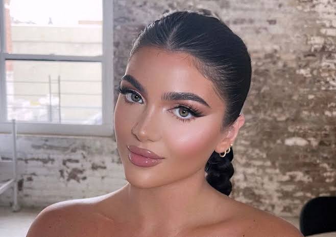 Evangelina Petrakis Biography: Height, Age, YouTube, Net Worth, Career, Parents, Siblings, Boyfriend