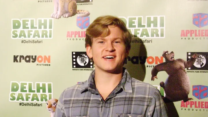 Doug Brochu Biography: Net Worth, Age, Parents, Siblings, Movies & TV Shows, Height, Nationality, Spouse