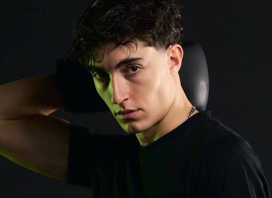 YoSoyPlex Biography: Age, Girlfriend, Net Worth, Height, Parents, Songs, Nationality, Wiki