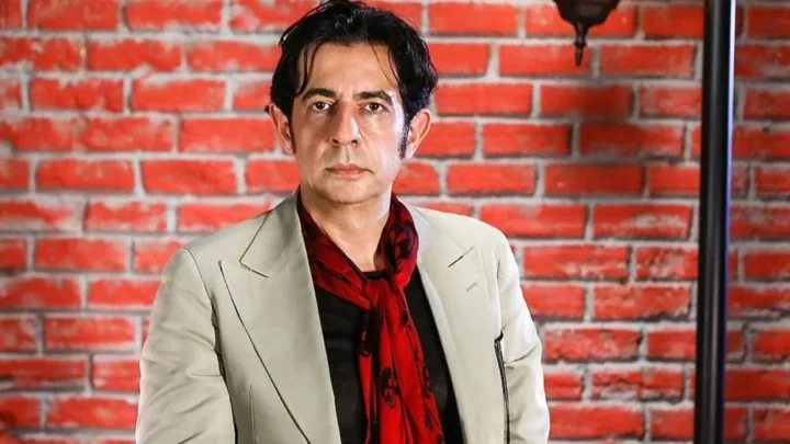 Okan Bayülgen Biography: Age, Wife, Children, Net Worth, Parents, Height, Shows, Wiki