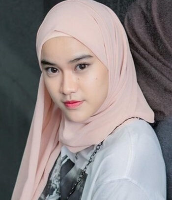 Dwi Putri Bonita Biography: Age, YouTube, Husband, Net Worth, Height, Parents, Life After JKT48, Siblings, Awards