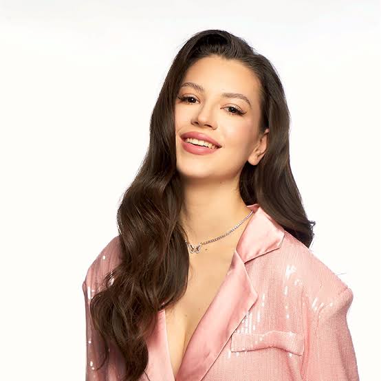 Cleopatra Stratan Biography: Height, Brother, Songs, Parents, Net Worth, Age, Ethnicity, Husband