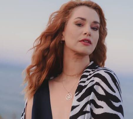 Felicia Donose Biography: Songs, Net Worth, Age, Height, Ethnicity, Partner, YouTube, Religion