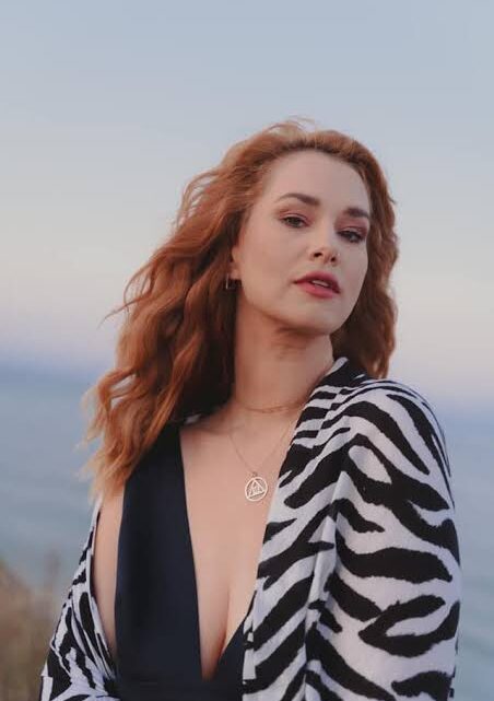 Felicia Donose Biography: Songs, Net Worth, Age, Height, Ethnicity, Partner, YouTube, Religion