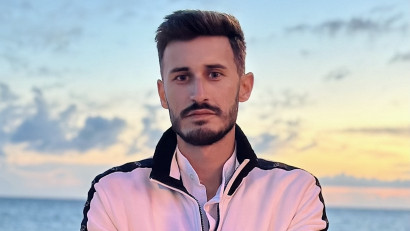 Mihai Zmenta Biography: YouTube, Net Worth, Age, Height, Girlfriend, Ethnicity, Parents, Instagram