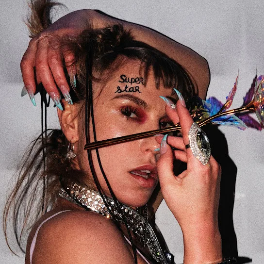 Corina Bud Biography: Ethnicity, Parents, Instagram, Net Worth, Songs, Partner, Height, Religion