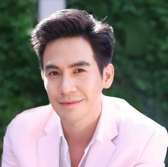 Thanavat Vatthanaputi Biography: Ethnicity, Parents, Net Worth, Wife, Movies, Age, Height