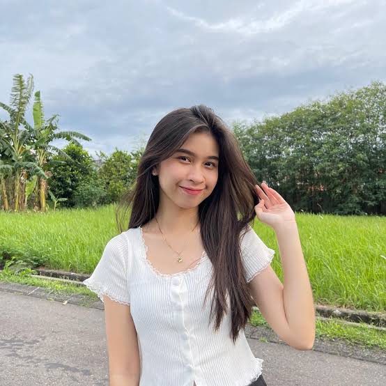 Febriola Sinambela Biography: Songs & Albums, Siblings, Twitter, Age, Net Worth, Height, Parents, Boyfriend