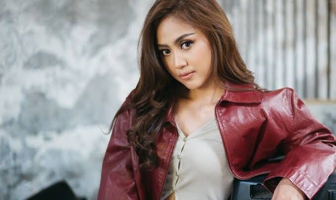 Fransisca Saraswati Biography: Age, Net Worth, Height, Fiancé, Parents, Songs & Albums, Instagram