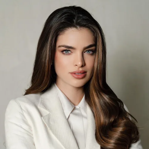 Nadia Ferreira Biography: Age, Husband, Parents, Net Worth, Height, Miss Universe, Instagram