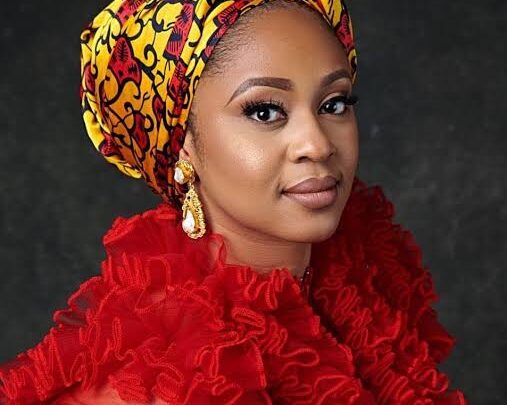 Muna Biography: Age, Husband, Parents, Net Worth, Height, Songs, Movies, Instagram, Nationality